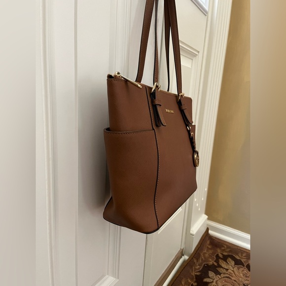Michael Kors Brown Leather Shoulder Bag Like New - Picture 5 of 13